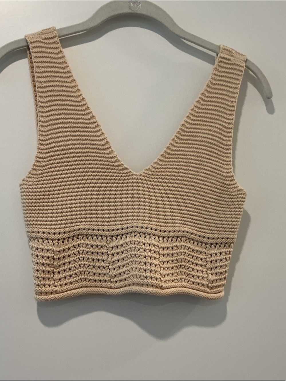 House of Harlow 1960 Beige Knit V‑Neck Cropped Tank